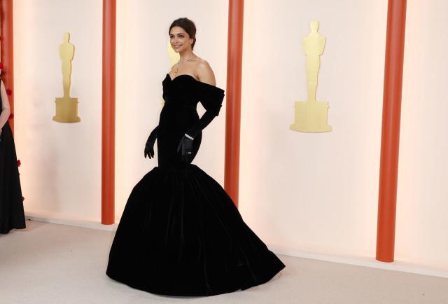 Deepika Padukone exudes classic Hollywood glamour in a black Louis Vuitton  gown and Cartier jewellery at the 2023 Oscars 2023 : Bollywood News -  Bollywood Hungama