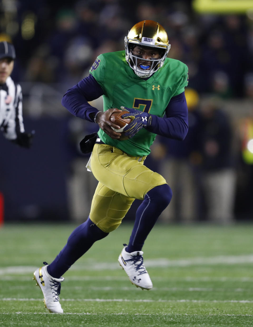 Notre Dame quarterback Brandon Wimbush (7) runs the ball against Florida State in the first half of an NCAA college football game in South Bend, Ind., Saturday, Nov. 10, 2018. (AP Photo/Paul Sancya)