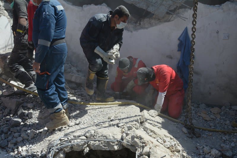 Iraqi firefighters search for bodies buried under the rubble, of civilians who were killed after an air strike against Islamic State triggered a massive explosion in Mosul, Iraq March 27, 2017. REUTERS/Stringer