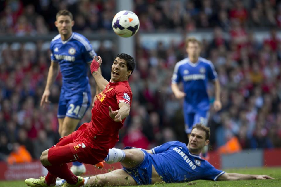 Liverpool's Luis Suarez, centre left, is thwarted by Chelsea's Branislav Ivanovic during their English Premier League soccer match at Anfield Stadium, Liverpool, England, Sunday, April 27, 2014. (AP Photo/Jon Super)
