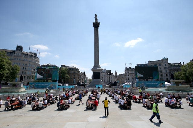 Fans enjoy the sun 