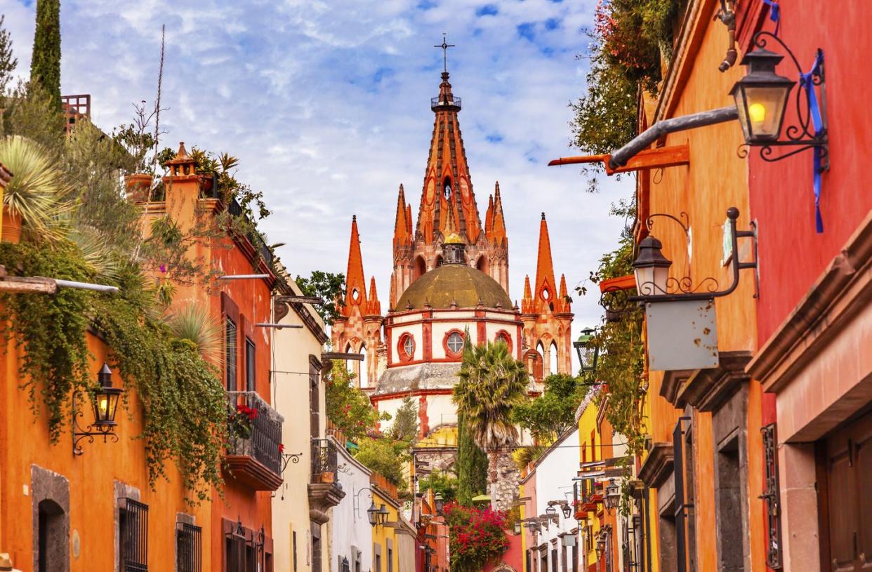 aldama street parish archangel church san miguel de allende mexico