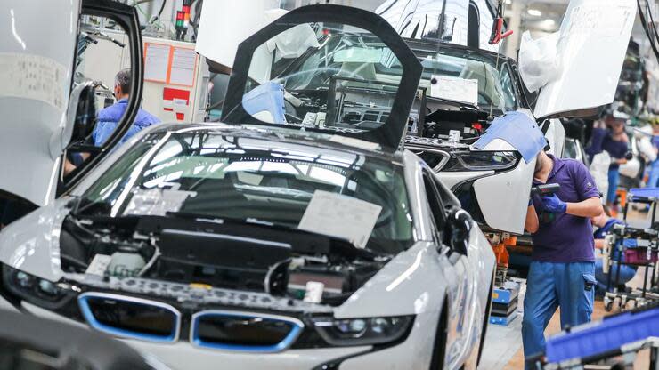 In dem sächsischen Werk produziert der Autohersteller auch sein bislang einziges vollelektrisches Modell i3. Foto: dpa