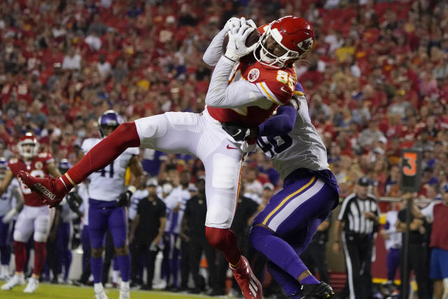 Mahomes sharp as Chiefs roll to 28-25 victory over Vikings