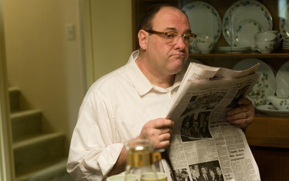 Strenger Patron der Familie - das war James Gandolfini auch 2012 im Drama "Not Fade Away". Der Italo-Amerikaner war nach den "Sopranos" in einer ganzen Reihe teils hochklassiger Produktionen zu sehen - wenn auch oft in der zweiten Reihe ("Zero Dark Thirty"). Seine Karriere endete schlagartig ... (Bild: Paramount)