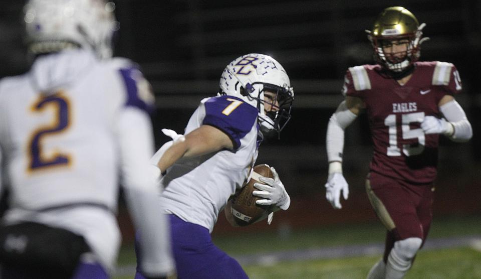 Bloom-Carroll's Dylan Armentrout runs for a touchdown during a 33-28 win over Watterson in the Division III, Region 11 final Nov. 18 at DeSales.