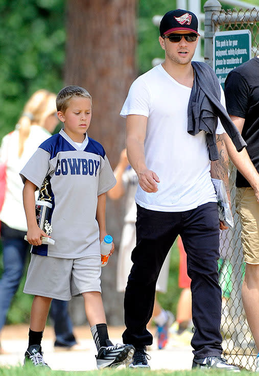 <br>Reese Witherspoon and Ryan Phillippe's son Deacon are looking more and more alike by the year!<br><br><b><a rel="nofollow" href="https://au.lifestyle.yahoo.com/new-idea/news/star-watch/" data-ylk="slk:Click here for more of the latest celebrity news!;elm:context_link;itc:0;sec:content-canvas" class="link ">Click here for more of the latest celebrity news!</a></b>