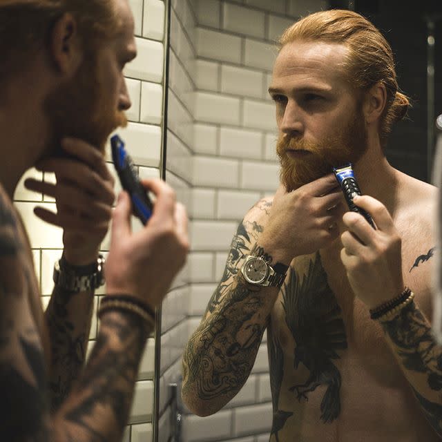 <p>Désormais, Gwylim Pugh fait partie de la célèbre agence londonienne AMCK Models et a entre autres posé pour des livres, dont un grâce à sa sublime barbe rousse qui le rend à part. Crédit image : @gwilymcpugh </p>