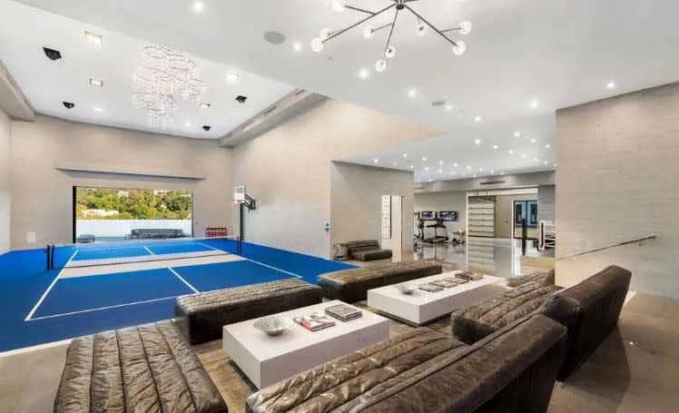 <p>Lopez, Affleck, and their many kids will have plenty of time to duke it out on the court in this state-of-the-art sports complex. </p>
