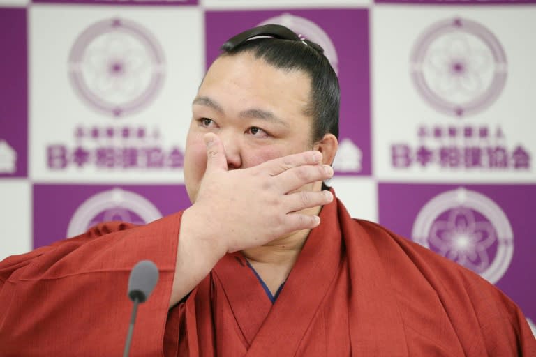 Kisenosato, the first Japanese-born wrestler to reach the heights of yokozuna since 1998, decided to throw in the towel after three straight losses in the New Year "basho" or tournament