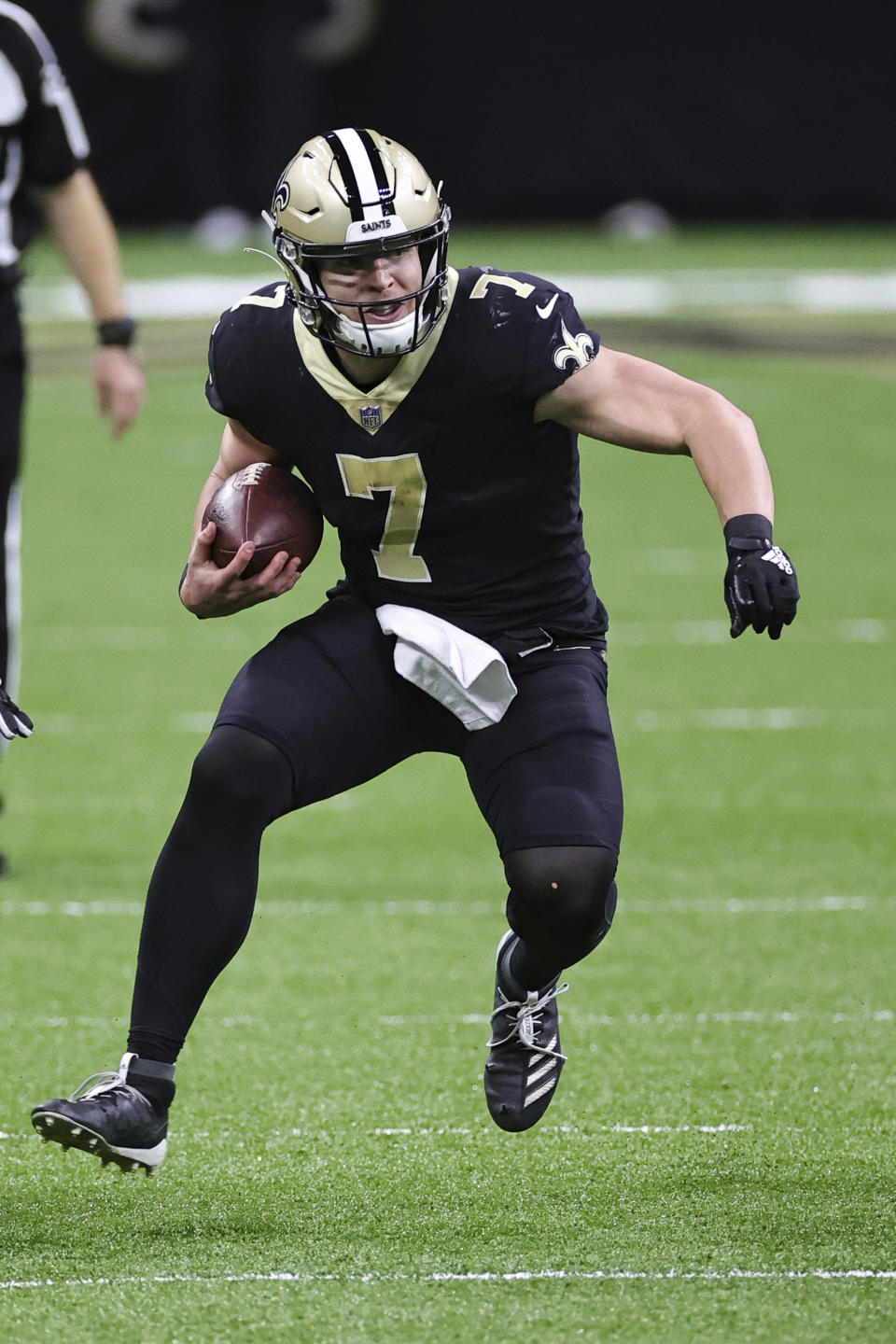 New Orleans Saints quarterback Taysom Hill (7) carries the ball during an NFL game against the San Francisco 49ers, Sunday, Nov. 15, 2020 in New Orleans. The Saints defeated the 49ers 27-13. (Margaret Bowles via AP)