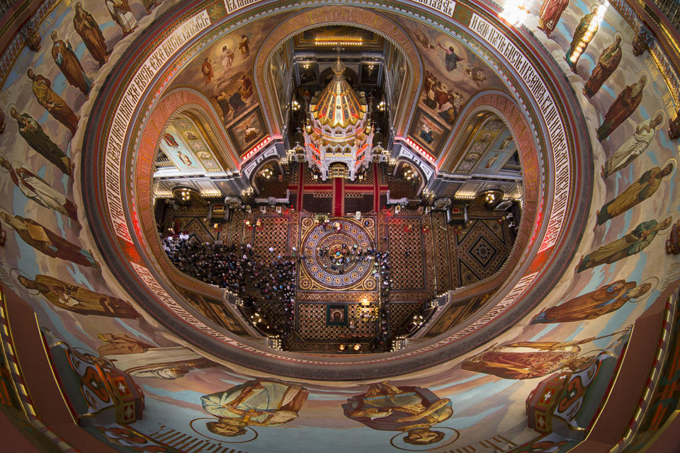 <p>Russian Orthodox believers line up to kiss the relics of Saint Nicholas, center, in the Christ the Savior Cathedral in Moscow, Russia, May 23, 2017. Relics of Saint Nicholas, one of the Russian Orthodox Church’s most revered figures, arrived in Moscow on Sunday from an Italian church where they have lain for 930 years. An icon of of Saint Nicholas in in the center. (Photo: Alexander Zemlianichenko/AP) </p>