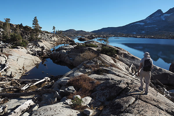 <p>Es otro de los grandes senderos de EEUU, y uno de los preferidos. Su longitud total es de unos 4,285 kilómetros (2,663 millas) y recorre cascadas, parte del desierto de Mohave y atraviesa siete parques nacionales y veinticinco bosques. Toma en promedio 5 meses recorrerlo a buen paso, de acuerdo con su <a rel="nofollow noopener" href="https://www.pcta.org/discover-the-trail/thru-hiking-long-distance-hiking/thruhiker-faq/" target="_blank" data-ylk="slk:portal oficial;elm:context_link;itc:0;sec:content-canvas" class="link ">portal oficial</a>. <em>Foto: Federica Grassi / Getty Images.</em> </p>