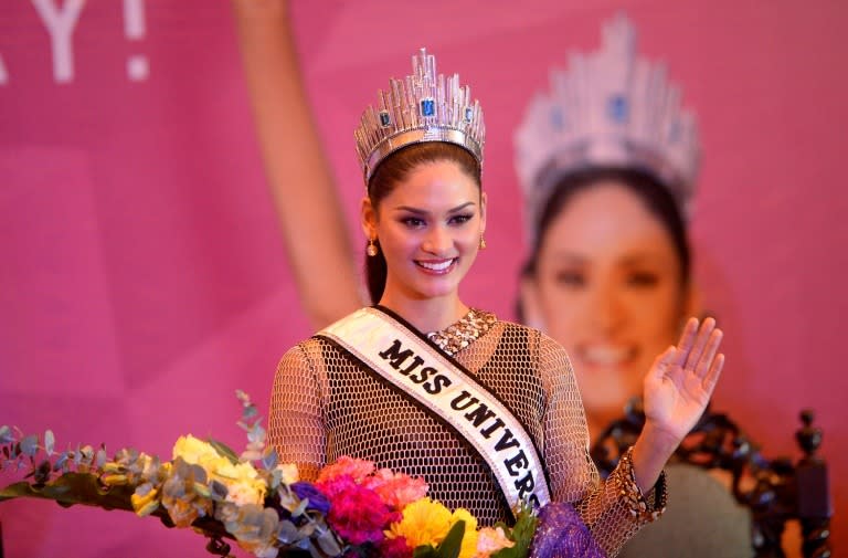 Miss Universe Pia Alonzo Wurtzbach of the Philippines waves during her homecoming press conference in Manila on January 24, 2016 (AFP)