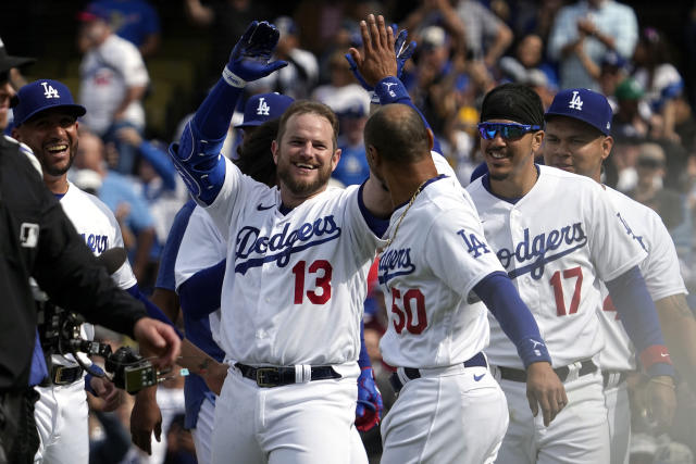 Dodgers stun Phillies on Max Muncy's walk-off grand slam