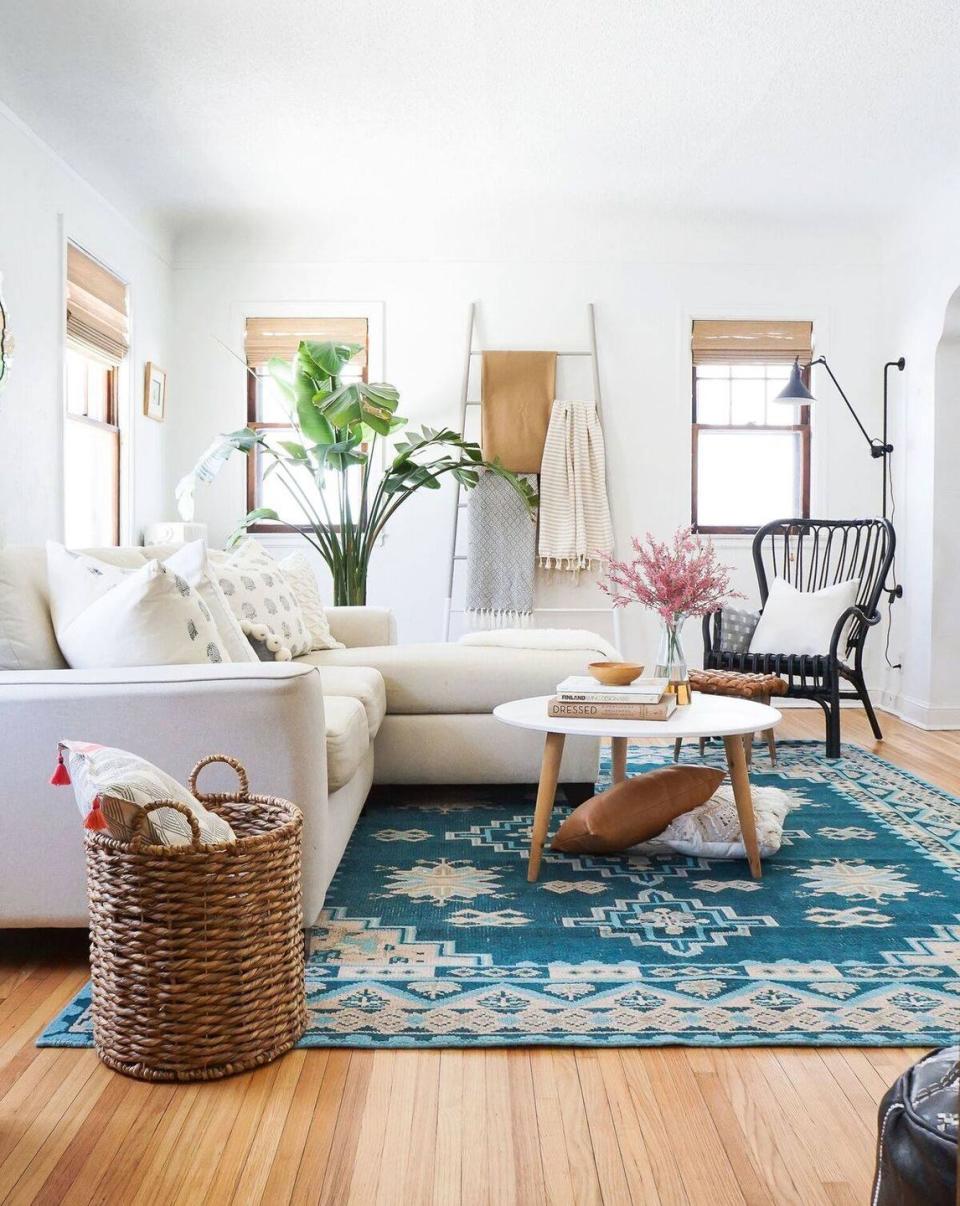 Living room, Room, Furniture, Interior design, Floor, Wood flooring, Blue, Property, Table, Home, 