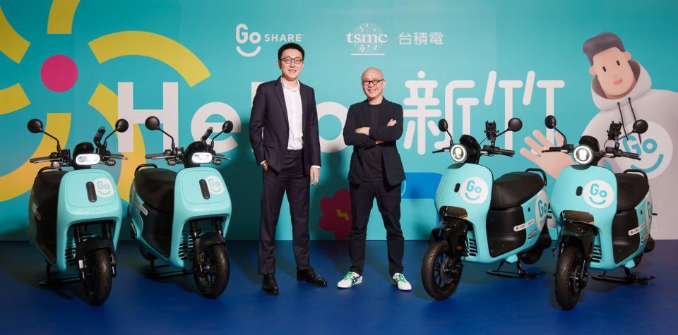 左起 Gogoro 台灣總經理 姜家煒 和 Gogoro 創辦人暨執行長 陸學森。