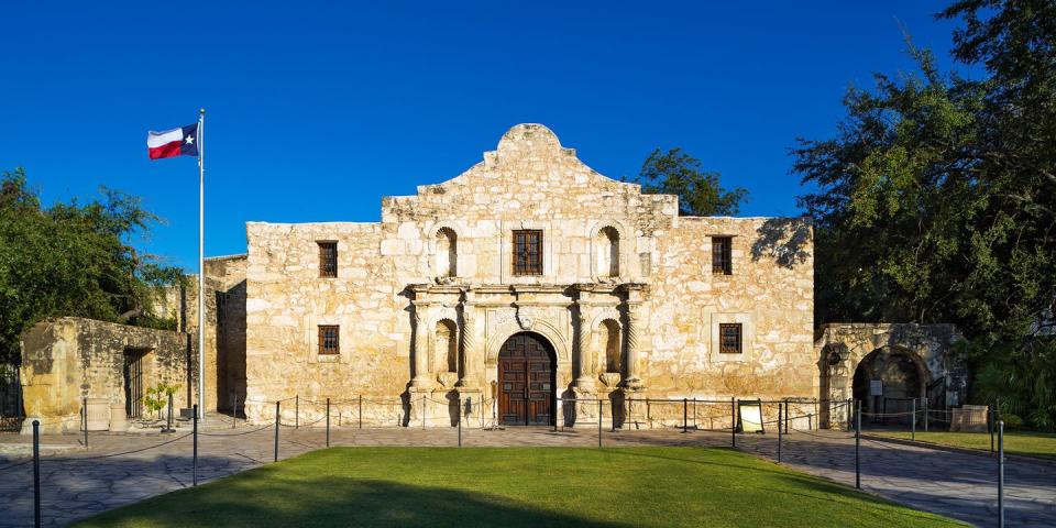 <p><strong>Best for Texan History </strong></p><p><a href="https://www.bestproducts.com/fun-things-to-do/g3311/things-to-do-in-san-antonio/" rel="nofollow noopener" target="_blank" data-ylk="slk:San Antonio;elm:context_link;itc:0;sec:content-canvas" class="link ">San Antonio</a>, which recently turned 300, is chock-full of history. Learn all about <a href="https://go.redirectingat.com?id=74968X1596630&url=https%3A%2F%2Fwww.tripadvisor.com%2FAttraction_Review-g60956-d103610-Reviews-The_Alamo-San_Antonio_Texas.html&sref=https%3A%2F%2Fwww.countryliving.com%2Flife%2Fg37186621%2Fbest-places-to-experience-and-visit-in-the-usa%2F" rel="nofollow noopener" target="_blank" data-ylk="slk:The Alamo;elm:context_link;itc:0;sec:content-canvas" class="link ">The Alamo</a>, the 18th-century mission where Texas pioneers, including Davy Crockett, fought Mexican troops, as well as the city's other historic missions. Plus, you can't leave town without taking a walk — or a scenic boat ride — along the famed <a href="https://go.redirectingat.com?id=74968X1596630&url=https%3A%2F%2Fwww.tripadvisor.com%2FAttraction_Review-g60956-d105056-Reviews-River_Walk-San_Antonio_Texas.html&sref=https%3A%2F%2Fwww.countryliving.com%2Flife%2Fg37186621%2Fbest-places-to-experience-and-visit-in-the-usa%2F" rel="nofollow noopener" target="_blank" data-ylk="slk:River Walk;elm:context_link;itc:0;sec:content-canvas" class="link ">River Walk</a>.</p><p><strong><em>Where to Stay:</em></strong> <a href="https://go.redirectingat.com?id=74968X1596630&url=https%3A%2F%2Fwww.tripadvisor.com%2FHotel_Review-g60956-d112229-Reviews-Hotel_Havana-San_Antonio_Texas.html&sref=https%3A%2F%2Fwww.countryliving.com%2Flife%2Fg37186621%2Fbest-places-to-experience-and-visit-in-the-usa%2F" rel="nofollow noopener" target="_blank" data-ylk="slk:Hotel Havana;elm:context_link;itc:0;sec:content-canvas" class="link ">Hotel Havana</a>, <a href="https://go.redirectingat.com?id=74968X1596630&url=https%3A%2F%2Fwww.tripadvisor.com%2FHotel_Review-g60956-d570285-Reviews-Hotel_Contessa-San_Antonio_Texas.html&sref=https%3A%2F%2Fwww.countryliving.com%2Flife%2Fg37186621%2Fbest-places-to-experience-and-visit-in-the-usa%2F" rel="nofollow noopener" target="_blank" data-ylk="slk:Hotel Contessa;elm:context_link;itc:0;sec:content-canvas" class="link ">Hotel Contessa</a></p>