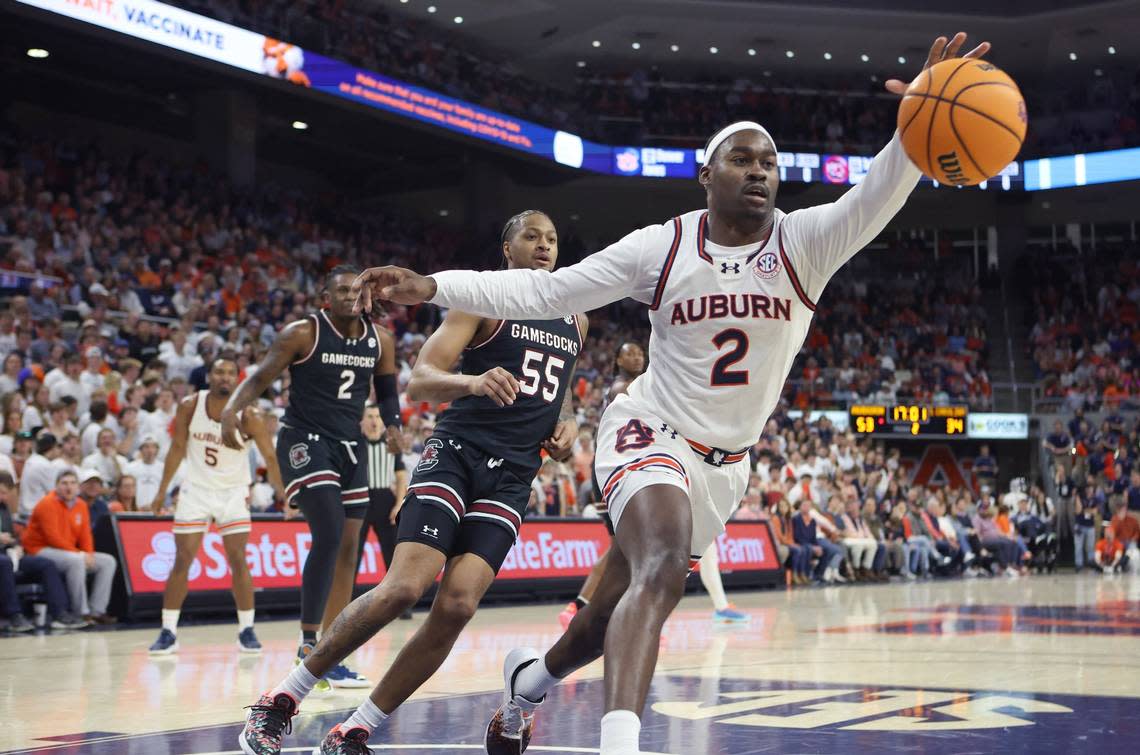 Auburn Tigers forward Jaylin Williams (2) goes for a loose ball during the second half against the South Carolina Gamecocks at Neville Arena on Feb. 14, 2024. (John Reed-USA TODAY Sports)