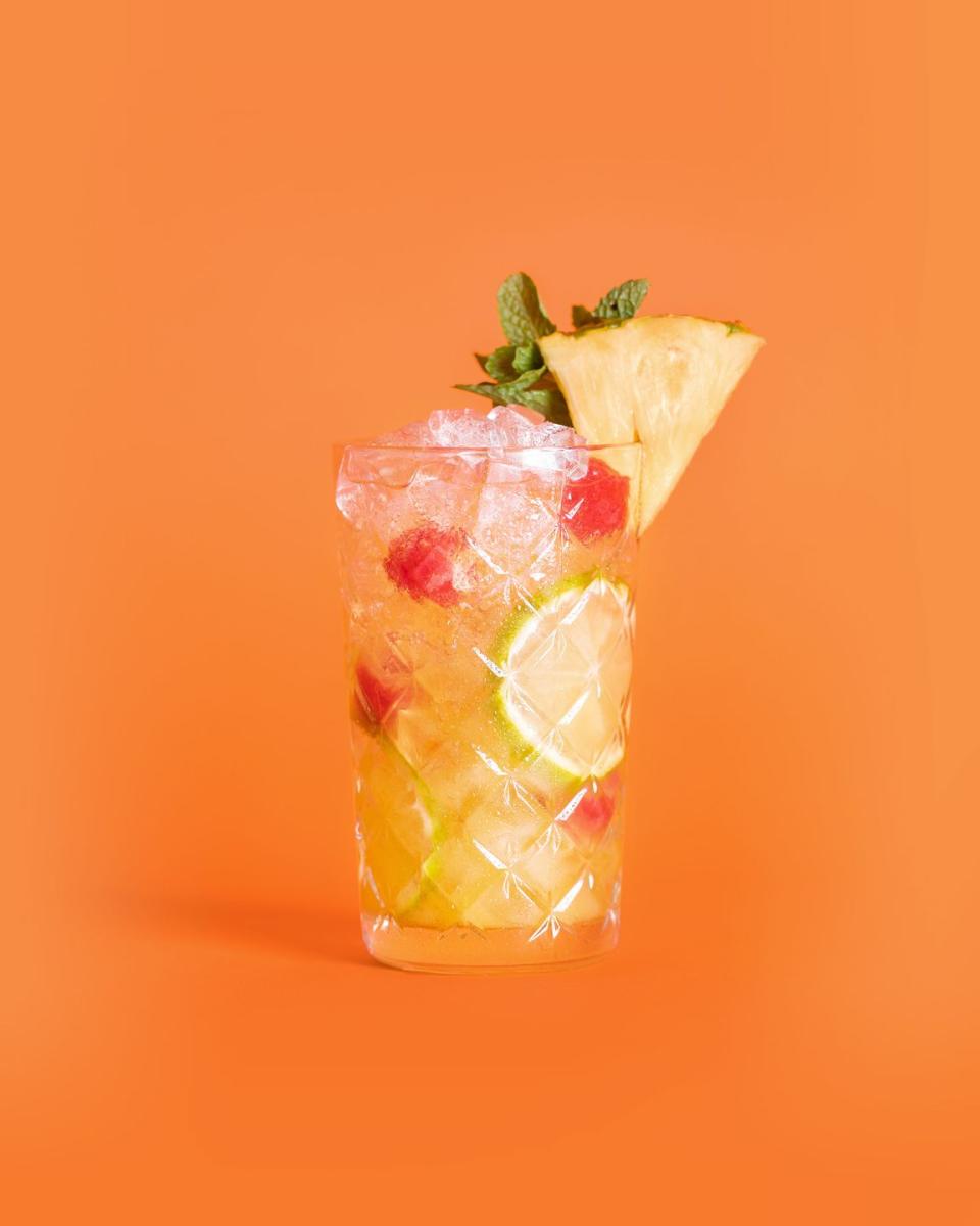 <p><strong>Ingredients</strong></p><p>2 oz pineapple juice<br>2 oz limeade<br>4 oz Campo Viejo Cava</p><p><strong>Instructions</strong></p><p>Mix in a wine glass with ice and garnish with frozen berries and lime wheels.</p>
