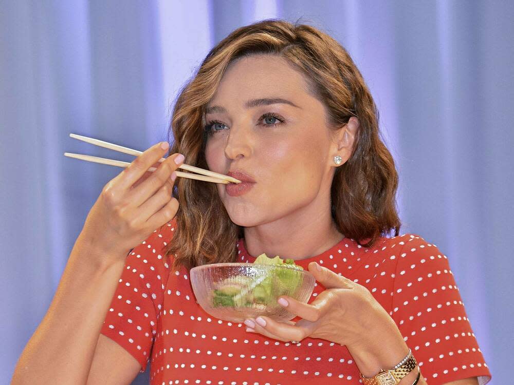 Model Miranda Kerr bei einem Werbeevent für fermentierte Lebensmittel in Japan (Bild: imago images/Future Image)