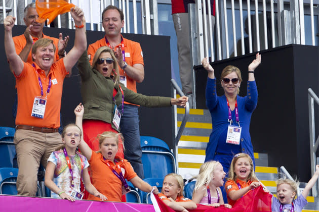 Feuerten das niederländische Team besonders patriotisch an: Prinz Willem-Alexander und Prinzessin Máxima erschienen zur Eröffnungsfeier in Oranje-Orange. (Bild: action press)