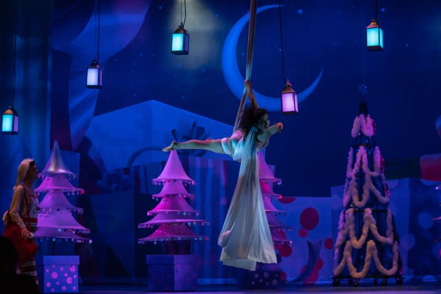 The cast of Holidaze will perform two performances in Columbus. (Courtesy Photo/Cirque Dreams Holidaze)