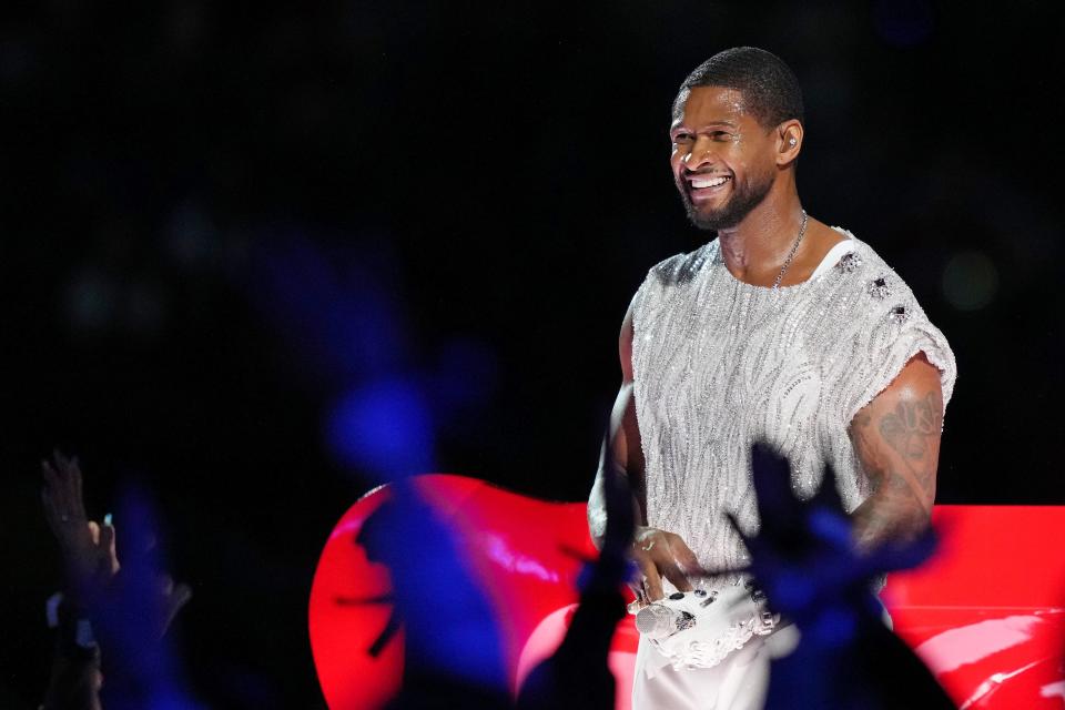 Usher will receive the keys to his hometown city Chattanooga.