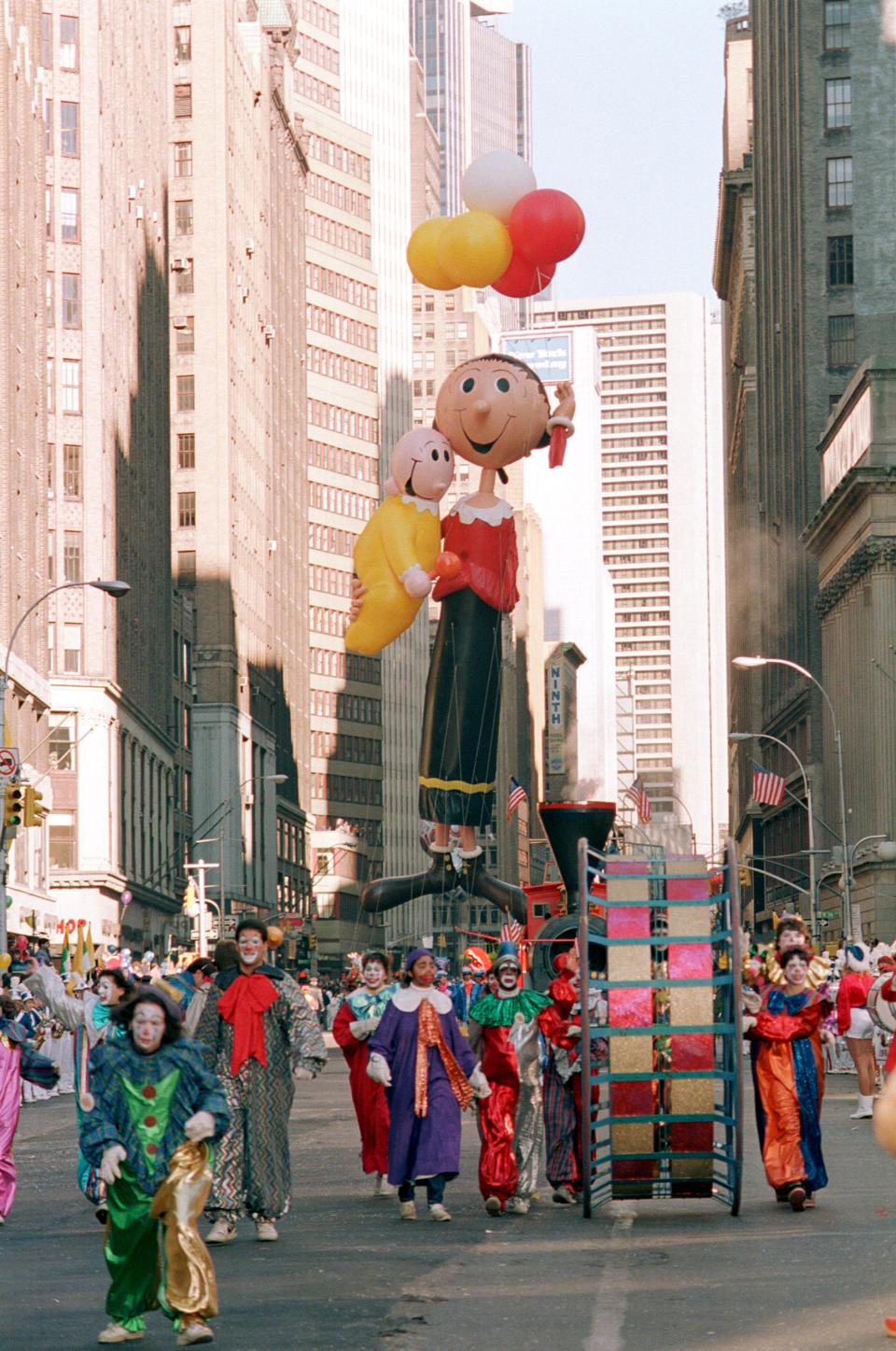 Olive Oyl and Swee' Pea floats in the macy's thanksgiving day parade in 1986