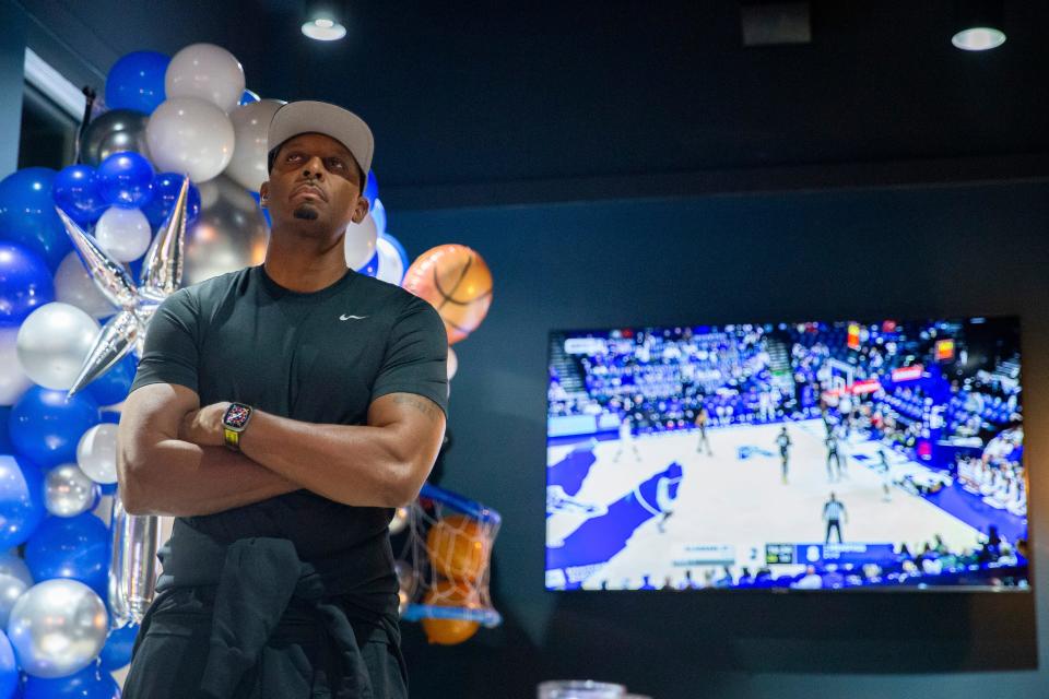 Memphis basketball head coach Penny Hardaway watches his team play Alabama State from a private room at Owners Box Sports Grill in Lakeland, Tenn., on Friday, November 17, 2023. Hardaway couldn’t coach the team because of a three-game NCAA suspension he had to serve for recruiting violations.