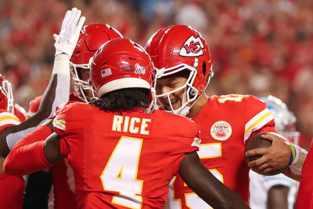 NFL playoffs: Mahomes leads Chiefs over Dolphins in frigid