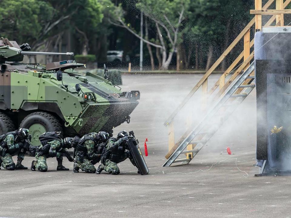 過去漢光36號實兵演練，雲豹甲車配合官兵實施作戰。 圖：國防部(資料照片)