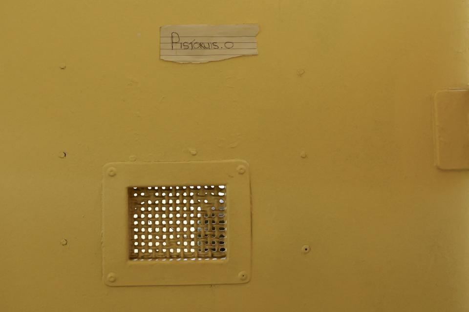 A handwritten and misspelt ‘Pistoruis. O’ is stuck to his cell door (Supplied)