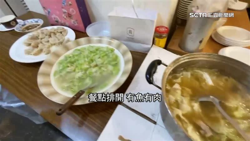 顏寬恒和顏莉敏的服務處有準備飯菜。