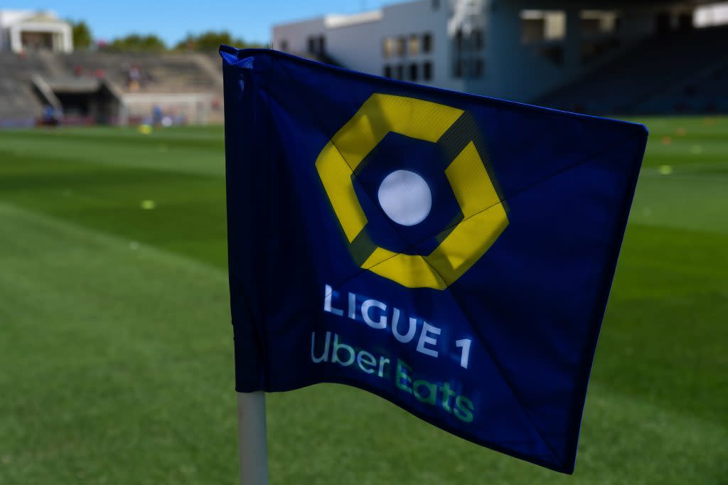 Jeu set et match, sur la saison 2021-2022 de la Ligue 1 française.