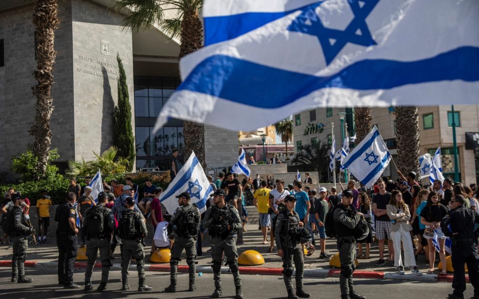 Israeli paramilitary border guards at a protest by Right-wing demonstrators - AP