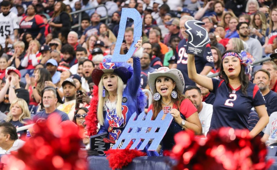 texans-fans-root-wins-draft-positioning