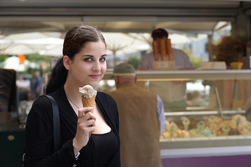 <p>Erinnern Sie sich noch, als eine Kugel Eis in Deutschland in den 90er Jahren nicht mehr als 50 Pfennig gekostet hat? Diese Zeiten sind vorbei. In München wird im Durchschnitt 1,52 Euro berechnet. Und das ist im Vergleich zu anderen europäischen Städten noch günstig. </p>