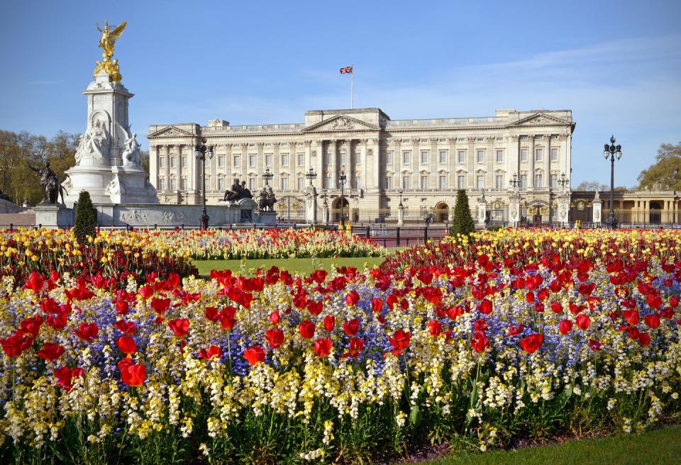 <p>The famous building has been the<a href="https://www.royal.uk/royal-residences-buckingham-palace" rel="nofollow noopener" target="_blank" data-ylk="slk:official London residence of the UK's royal family since 1837;elm:context_link;itc:0;sec:content-canvas" class="link "> official London residence of the UK's royal family since 1837</a> and is also the administrative headquarters of the Queen. It features 775 rooms which include 19 state rooms, 52 royal and guest bedrooms, 188 staff bedrooms and 78 bathrooms.</p>