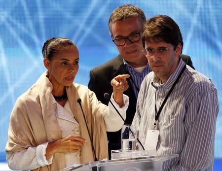 Presidential candidate Marina Silva (L) of Brazilian Socialist Party (PSB) listens to her assessors before their first television debate at the Bandeirantes TV studio in Sao Paulo August 26, 2014. REUTERS/Paulo Whitaker