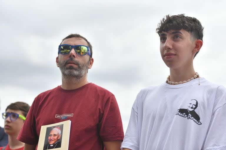 Juan Manuel, quien se curó milagrosamente, junto a su padre participó de la ceremonia de beatificación de Pironio en Luján