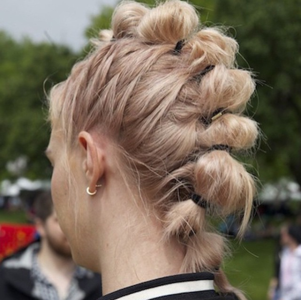 <p>C’est également l’occasion pour Matt d’exprimer sa créativité, car il s’assure de proposer un nouveau style de coiffure à sa femme tous les jours. </p>