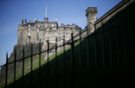 Edinburgh Castle is seen in Edinburgh, Scotland, April 29, 2014. REUTERS/Suzanne Plunkett