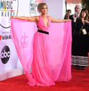 <p>El vestido, en color fucsia, contaba con un enorme detalle en tul.Foto:/Getty Images </p>