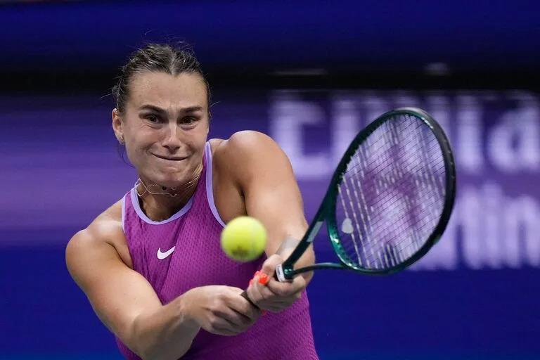 El revés a dos manos de Sabalenka durante la final