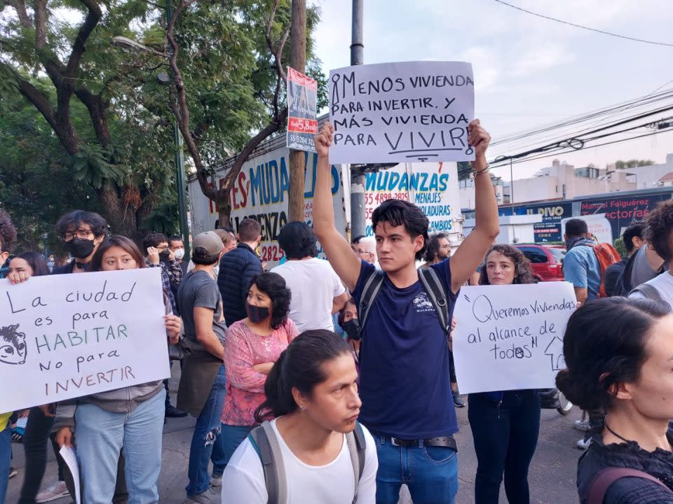 “no Más Gentrificación O Habrá Revolución” Ciudadanos Protestan Contra Acuerdo Entre Cdmx Y Airbnb