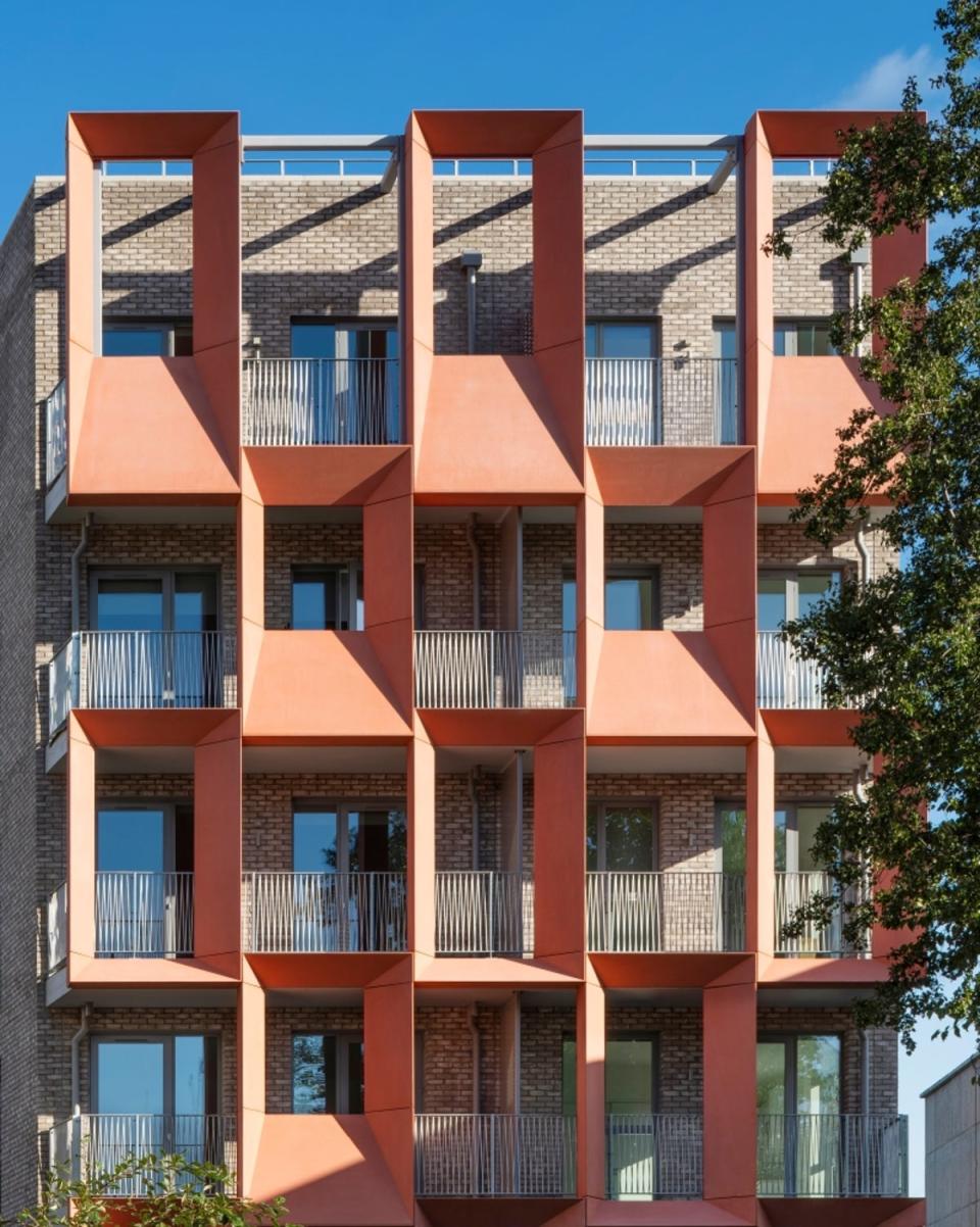 The pink concrete facade of Orwell House by Bell Philips in Hoxton (Kilian O'Sullivan)