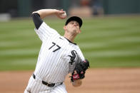 Chicago White Sox starting pitcher Chris Flexen delivers during the first inning of a baseball game against the Atlanta Braves Monday, April 1, 2024, in Chicago. (AP Photo/Charles Rex Arbogast)