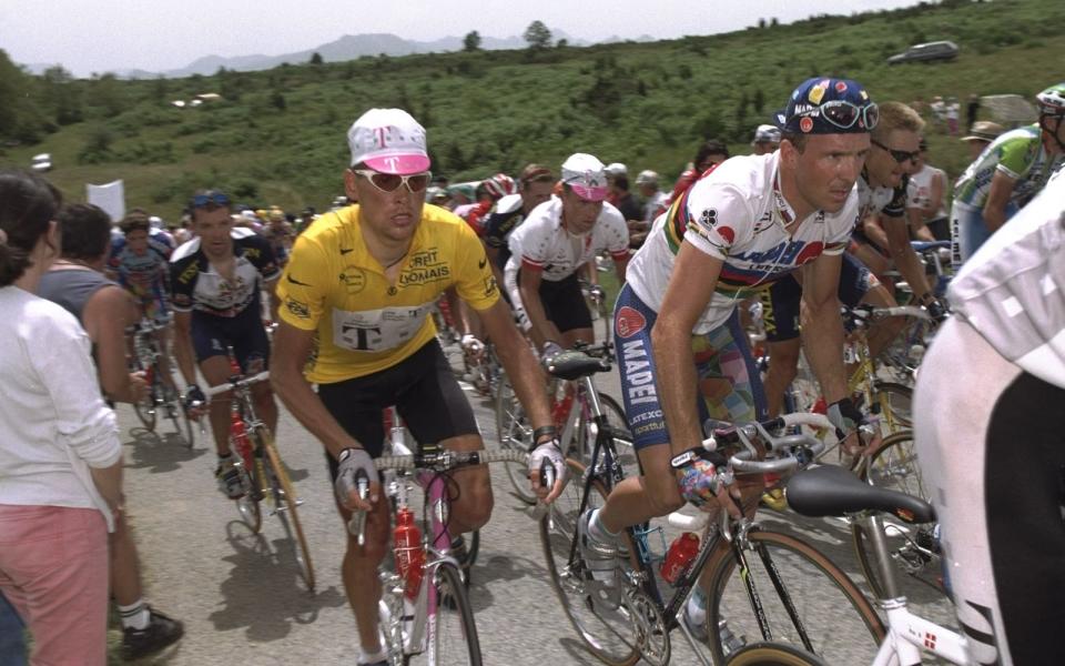 Am 16. Juli Juli 1997 fuhr Jan Ullrich in Gelb. Doch die härteste Prüfung für ihn sollte erst einige Tage später kommen... (Bild: getty / Mike Powell /Allsport)