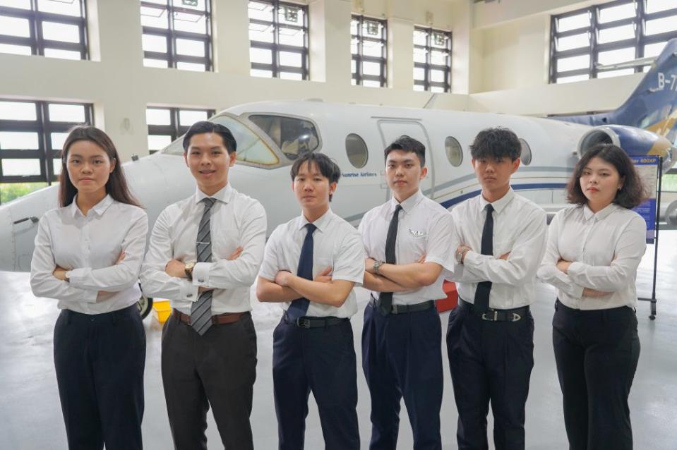 在朝陽飛航圓夢獎學金獎助下，６名飛航系學子將於６月中旬赴美長榮飛行學院接受專業飛行訓練。